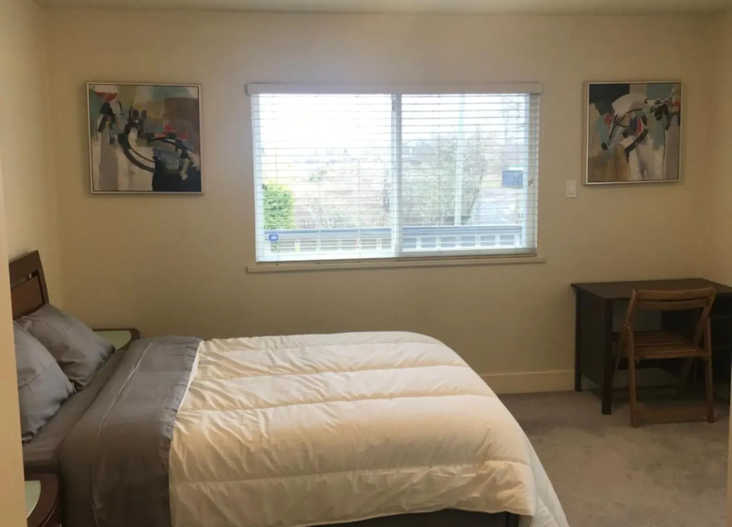 Spacious And Bright Bedroom With Private Bathroom Richmond
